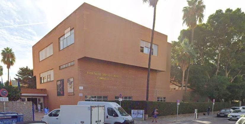 ¡Toca el cielo de Málaga! Espacioso, 3 habitaciones con vistas despejadas.