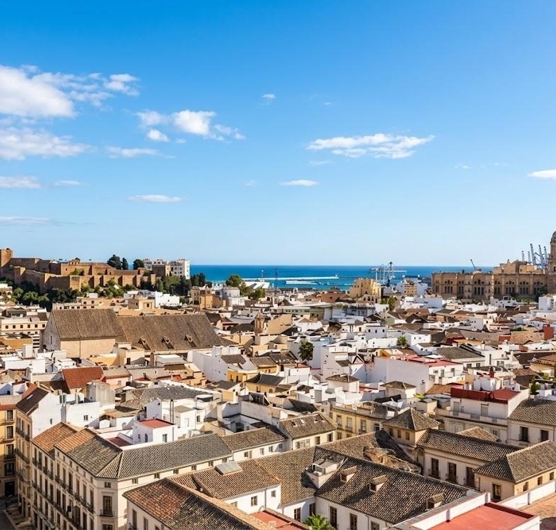 ¡Toca el cielo de Málaga! Espacioso, 3 habitaciones con vistas despejadas.