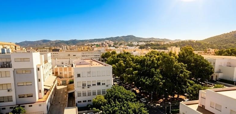 ¡Toca el cielo de Málaga! Espacioso, 3 habitaciones con vistas despejadas.