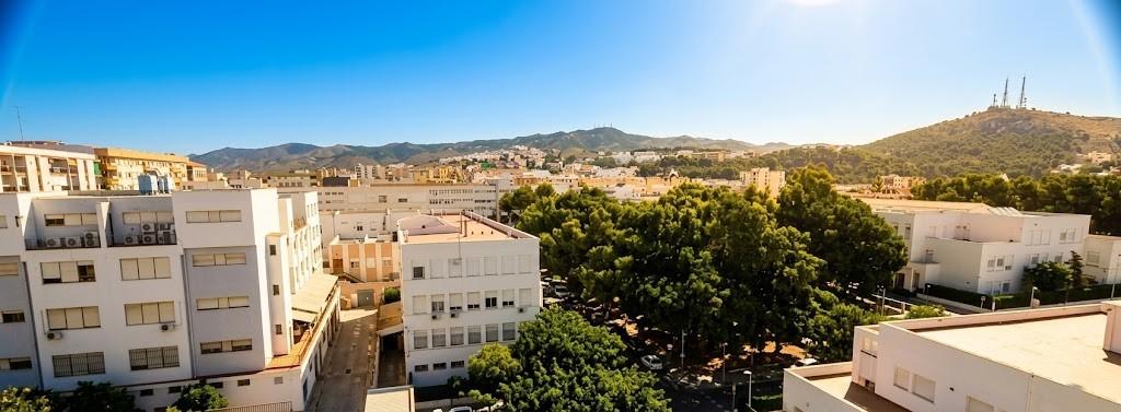 ¡Toca el cielo de Málaga! Espacioso, 3 habitaciones con vistas despejadas.