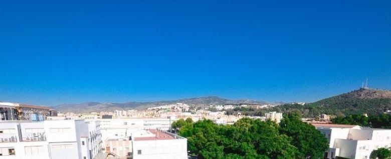 ¡Toca el cielo de Málaga! Espacioso, 3 habitaciones con vistas despejadas.
