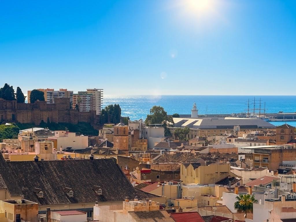 ¡Toca el cielo de Málaga! Espacioso, 3 habitaciones con vistas despejadas.
