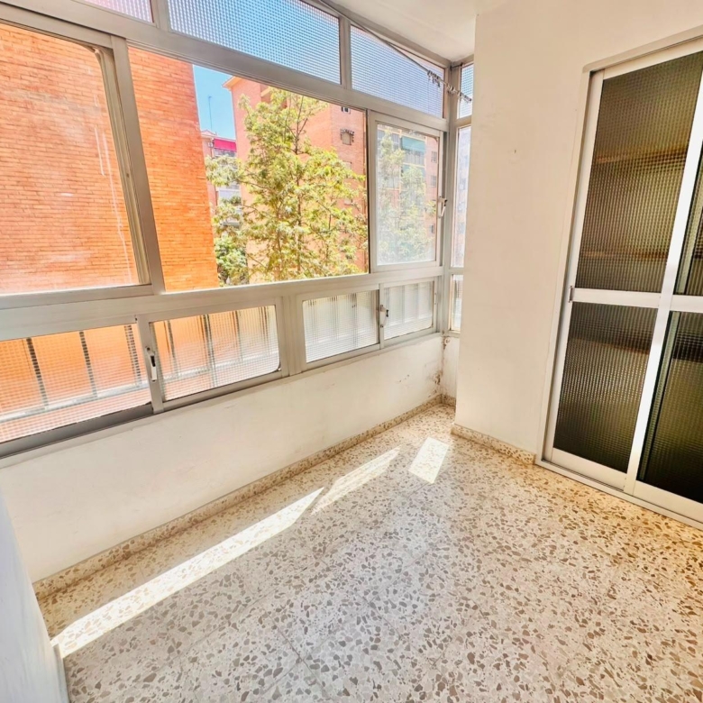 Piso exterior, haciendo esquina
