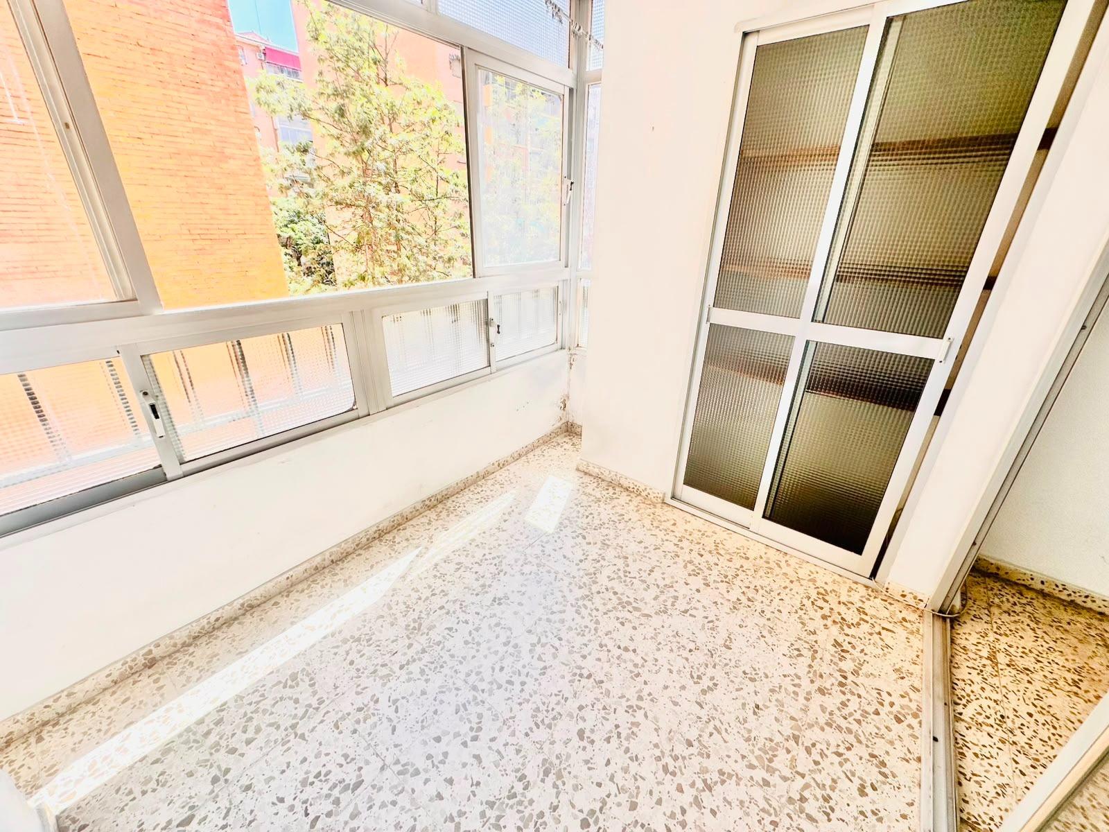 Piso exterior, haciendo esquina