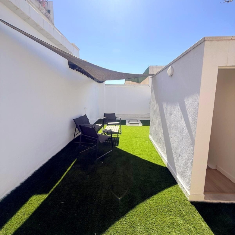 Preciosa casa con espectacular terraza solárium.