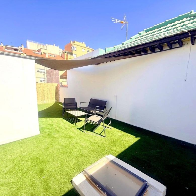 Preciosa casa con espectacular terraza solárium.