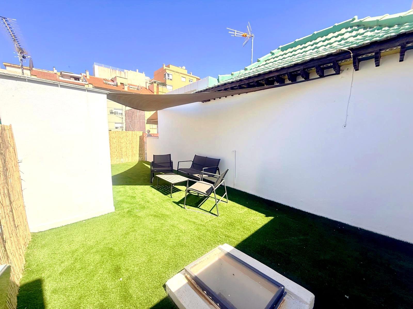 Preciosa casa con espectacular terraza solárium.