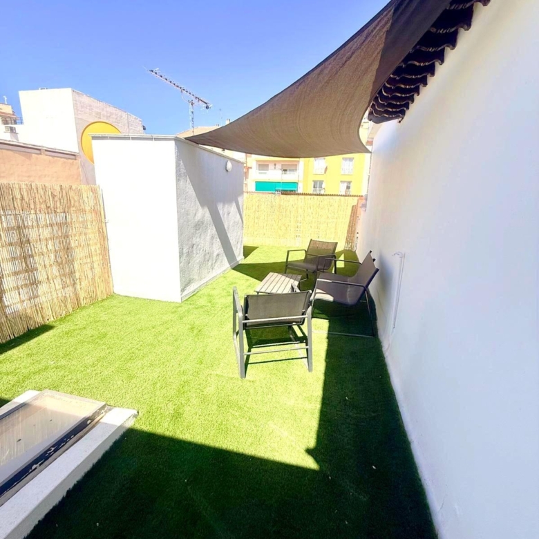 Preciosa casa con espectacular terraza solárium.