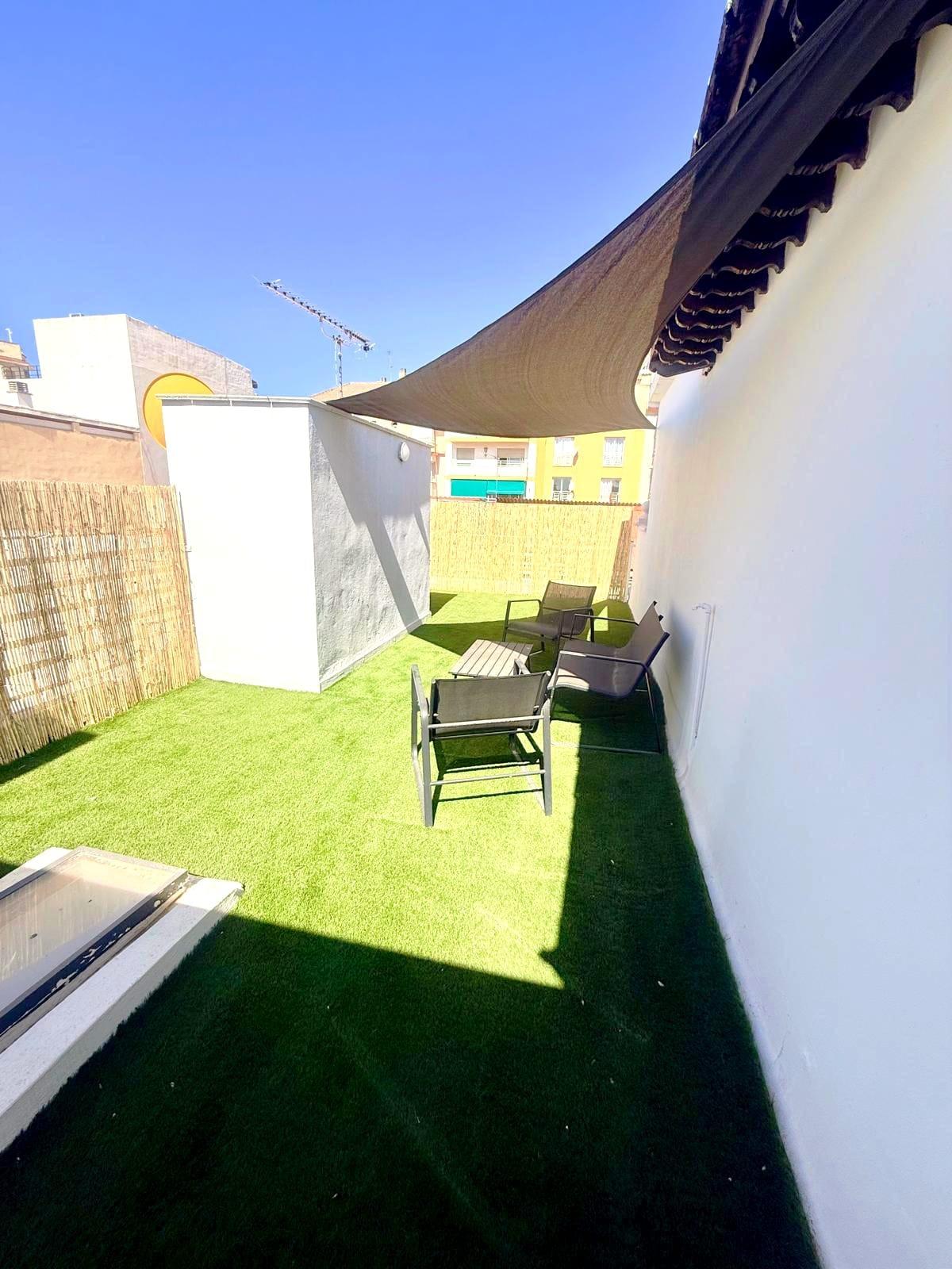 Preciosa casa con espectacular terraza solárium.