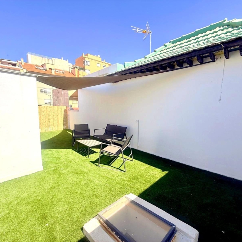 Preciosa casa con espectacular terraza solárium.