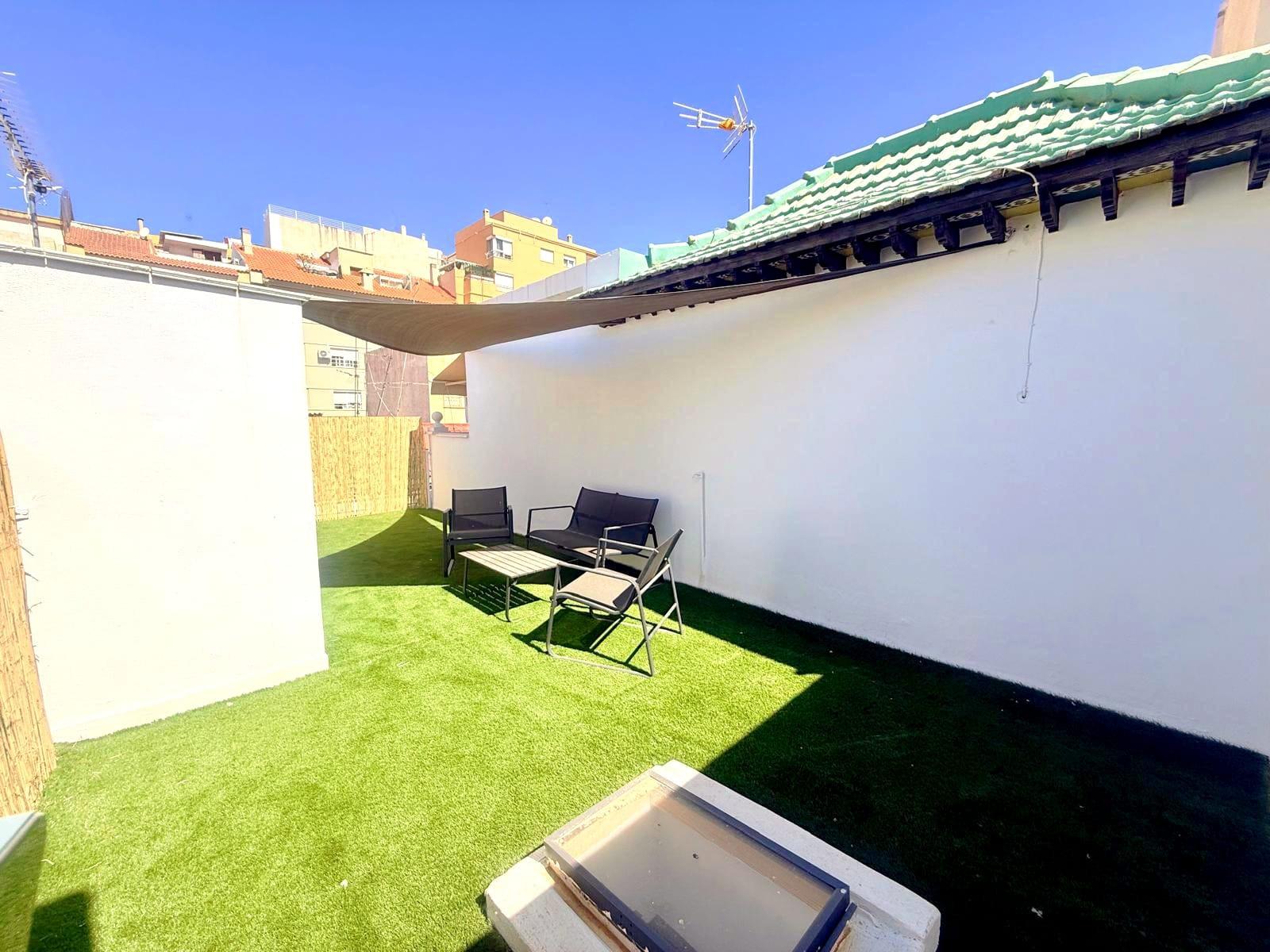 Preciosa casa con espectacular terraza solárium.