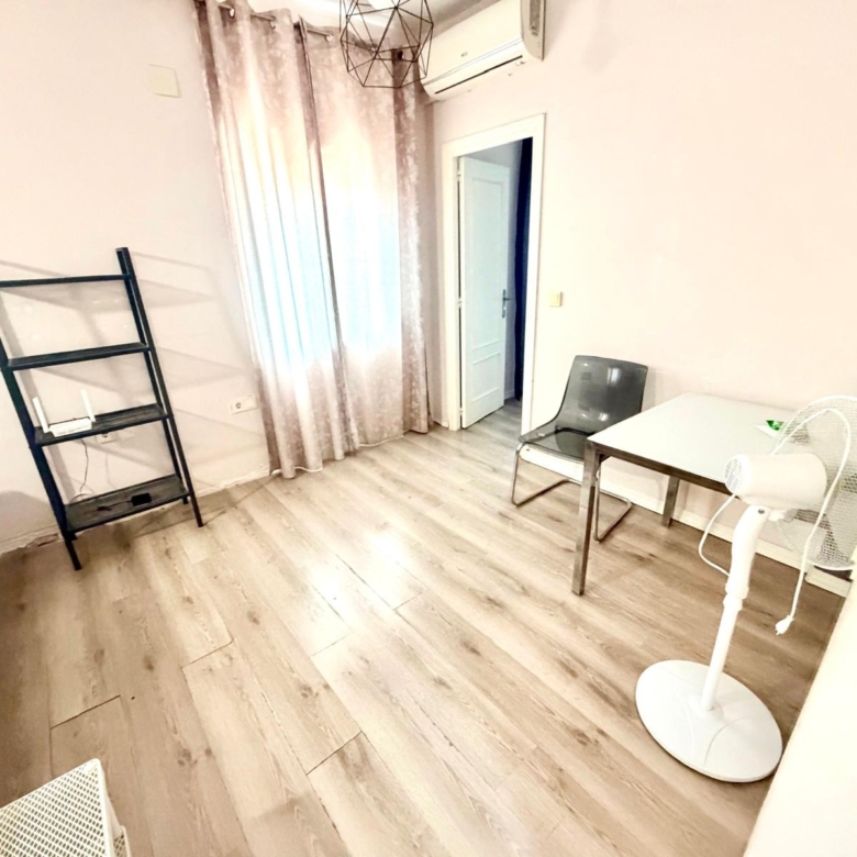 Piso de dos habitaciones en Cruz Humilladero