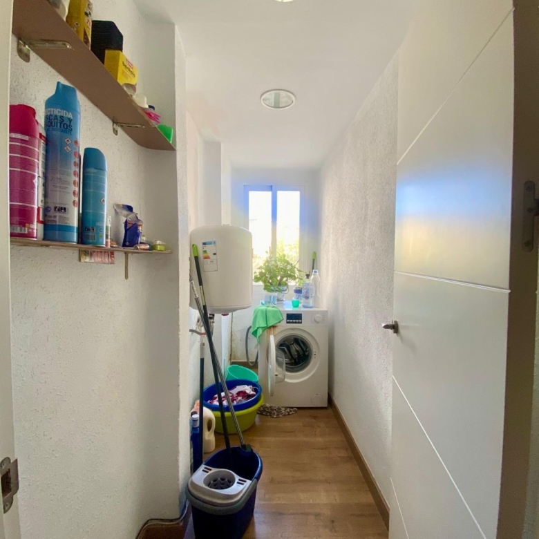 Piso en venta a 5 minutos andando de la playa, 4 habitaciones, amplia terraza y vistas.