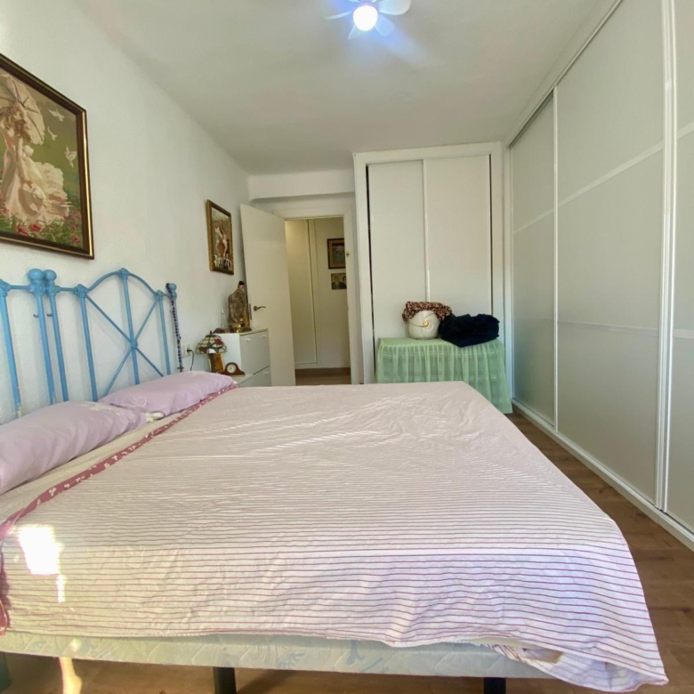 Piso en venta a 5 minutos andando de la playa, 4 habitaciones, amplia terraza y vistas.
