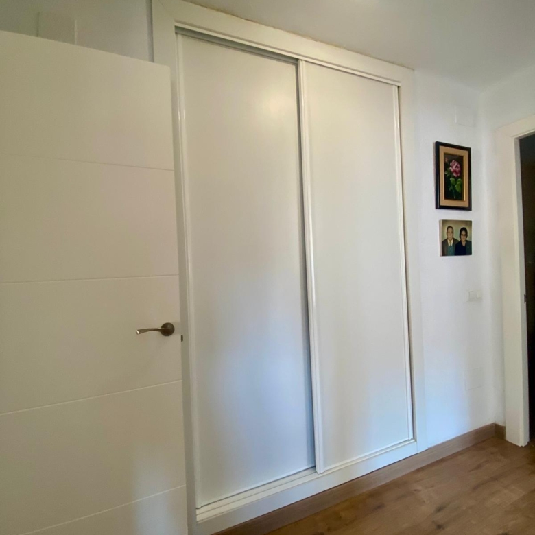 Piso en venta a 5 minutos andando de la playa, 4 habitaciones, amplia terraza y vistas.