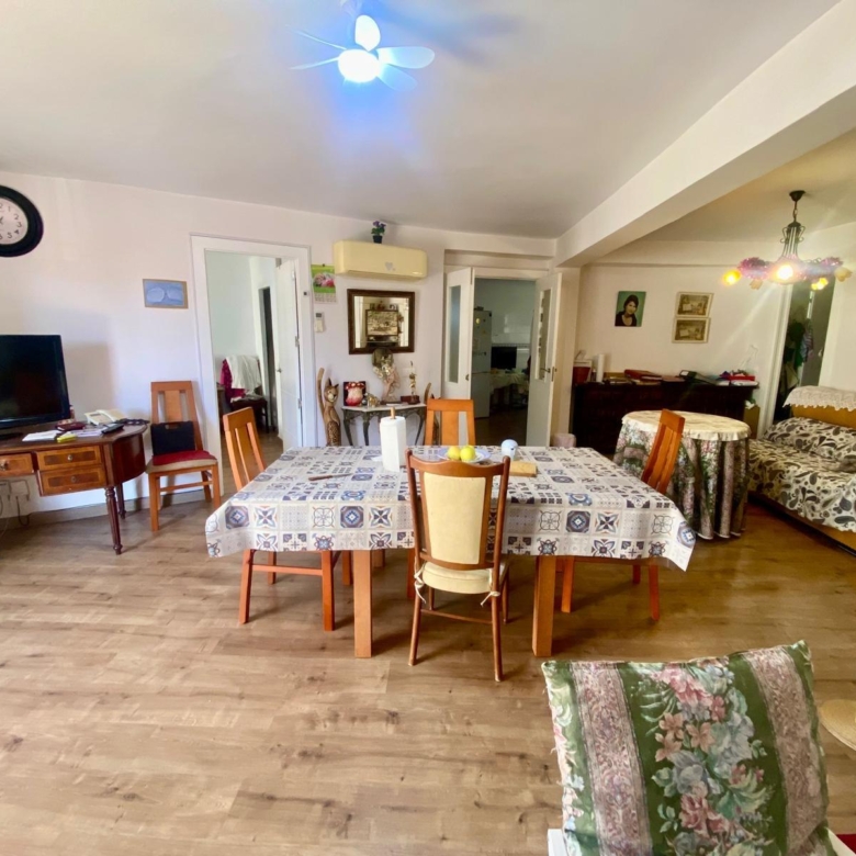 Piso en venta a 5 minutos andando de la playa, 4 habitaciones, amplia terraza y vistas.
