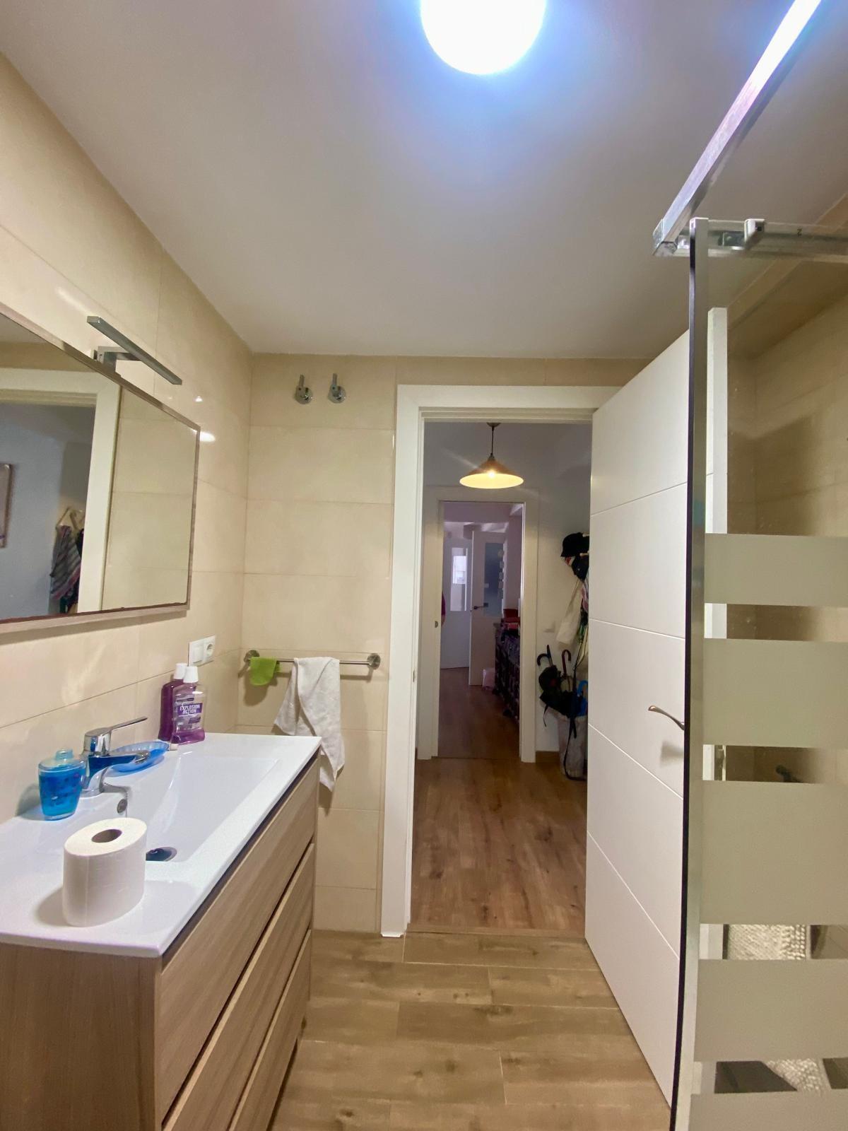 Piso en venta a 5 minutos andando de la playa, 4 habitaciones, amplia terraza y vistas.