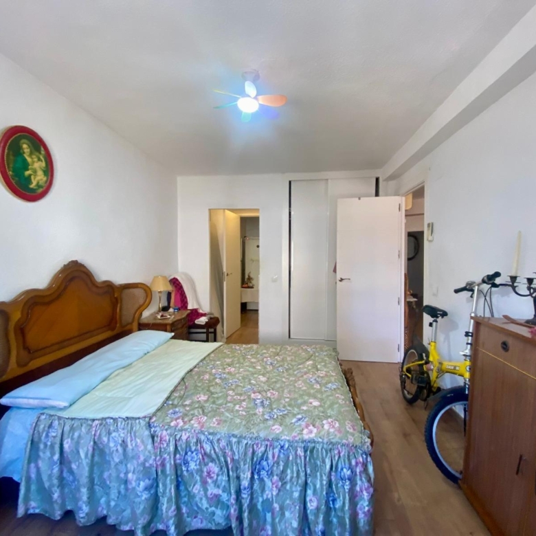 Piso en venta a 5 minutos andando de la playa, 4 habitaciones, amplia terraza y vistas.