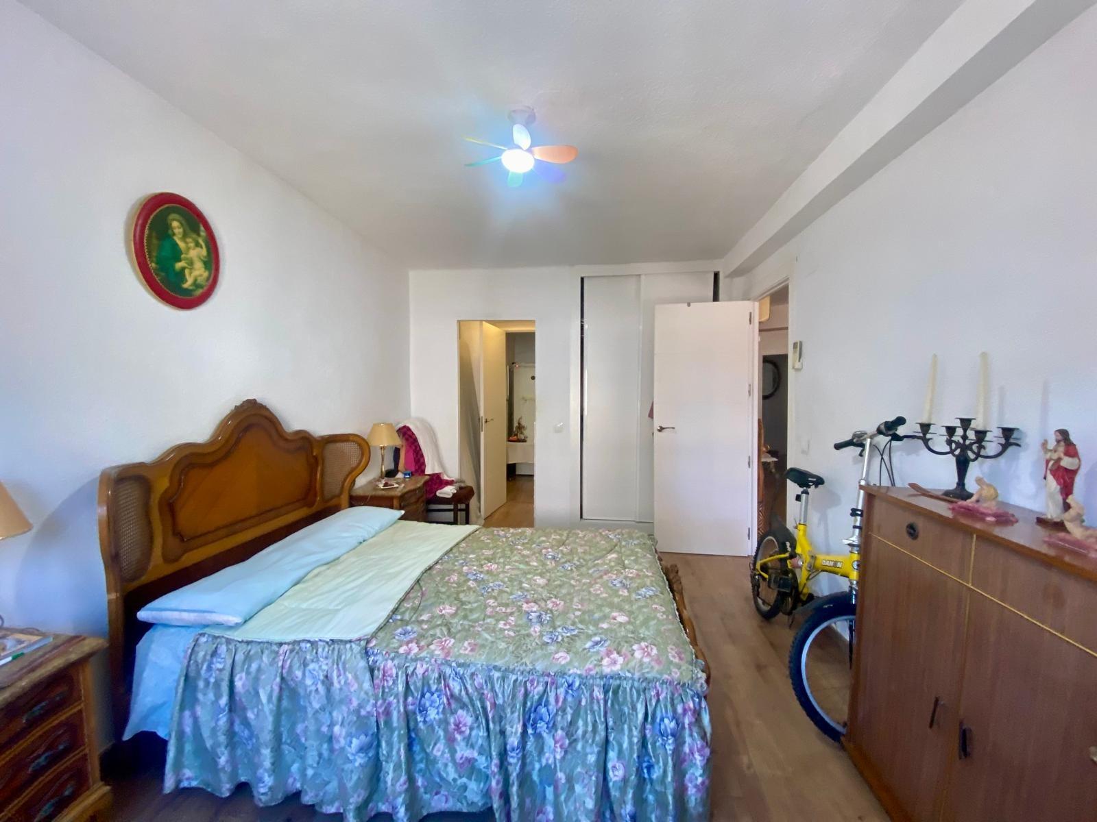 Piso en venta a 5 minutos andando de la playa, 4 habitaciones, amplia terraza y vistas.