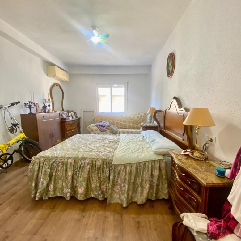 Piso en venta a 5 minutos andando de la playa, 4 habitaciones, amplia terraza y vistas.