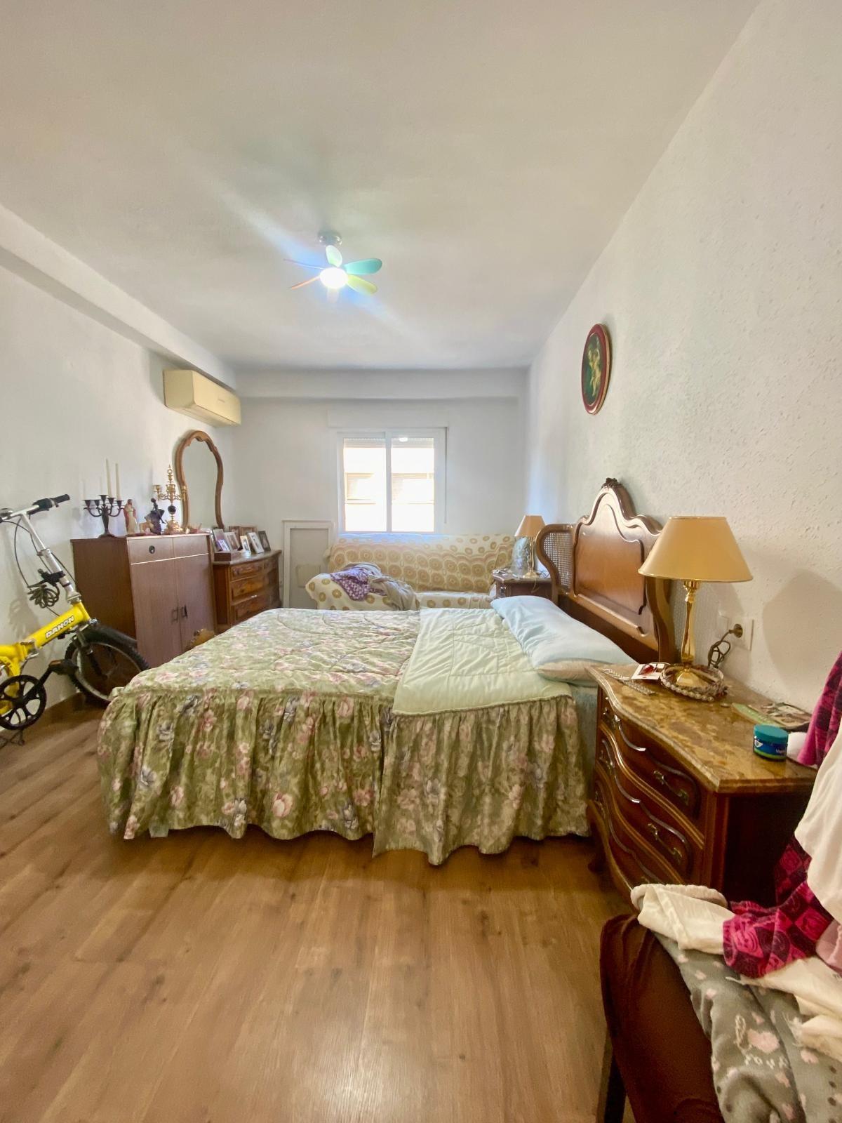 Piso en venta a 5 minutos andando de la playa, 4 habitaciones, amplia terraza y vistas.