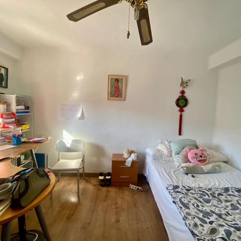 Piso en venta a 5 minutos andando de la playa, 4 habitaciones, amplia terraza y vistas.