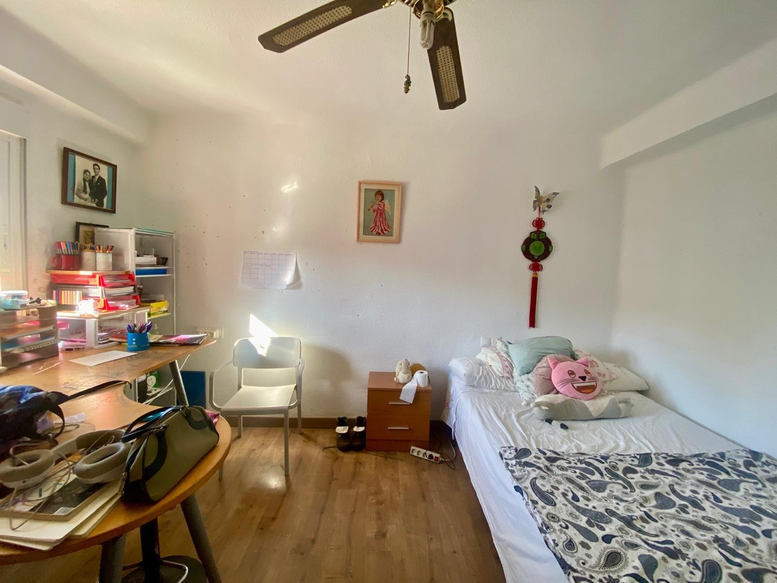 Piso en venta a 5 minutos andando de la playa, 4 habitaciones, amplia terraza y vistas.