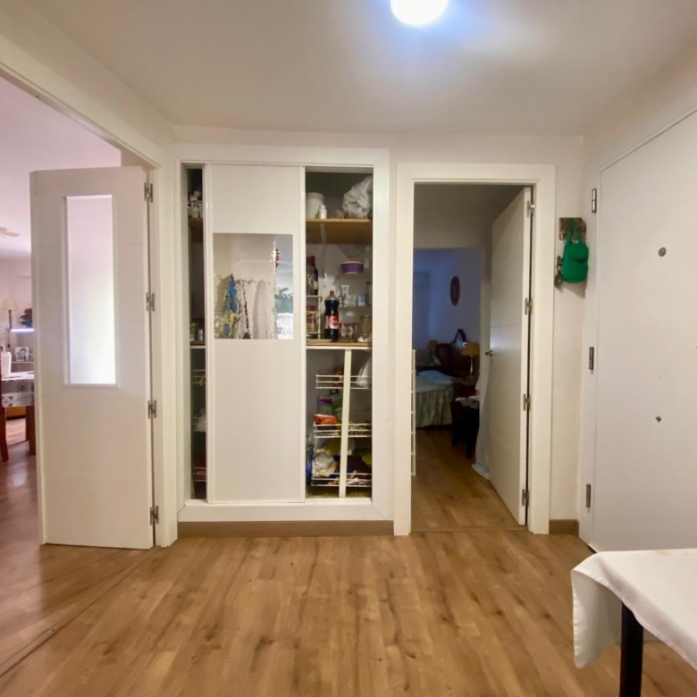 Piso en venta a 5 minutos andando de la playa, 4 habitaciones, amplia terraza y vistas.
