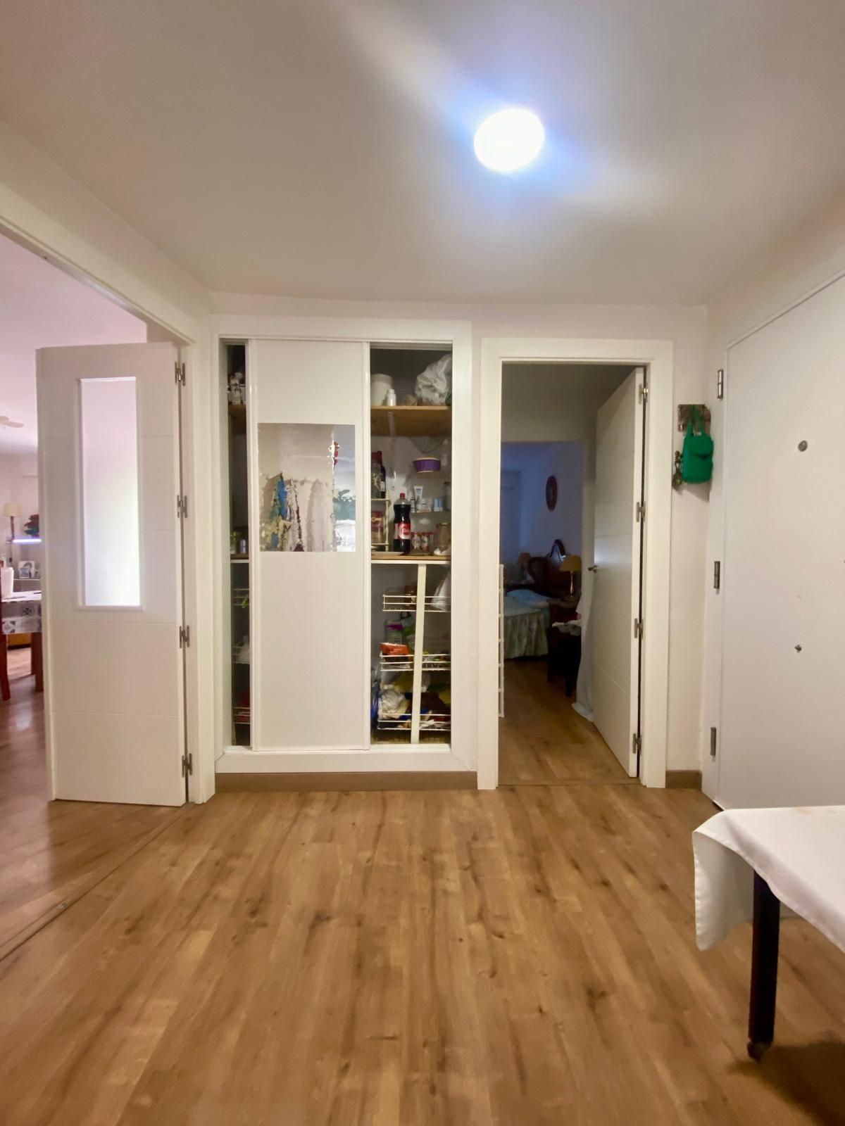 Piso en venta a 5 minutos andando de la playa, 4 habitaciones, amplia terraza y vistas.