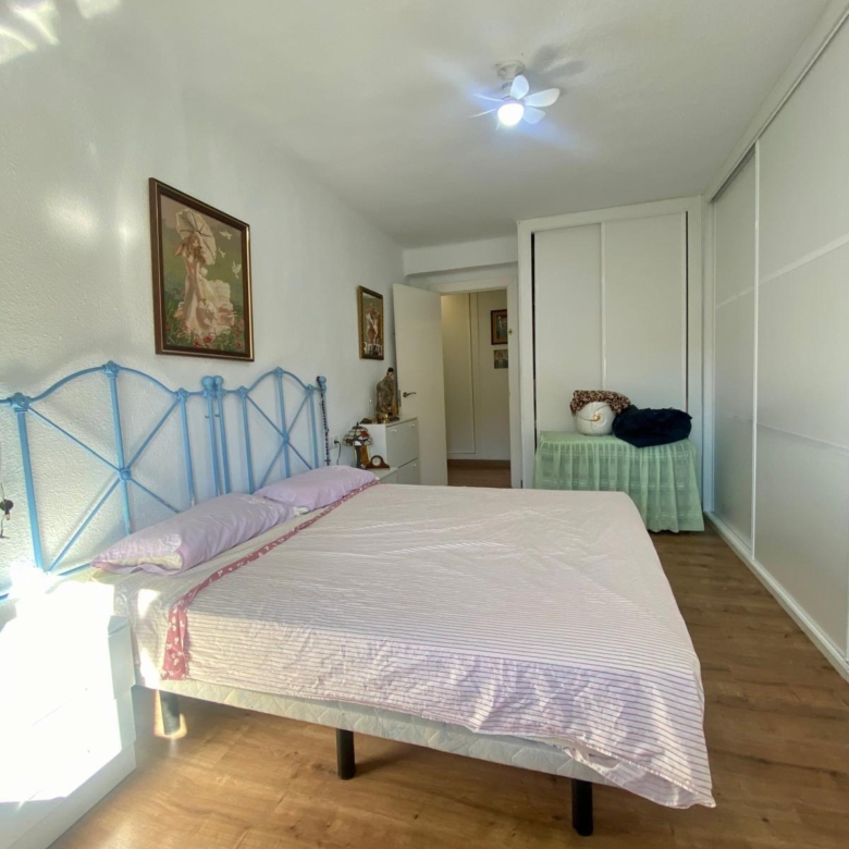 Piso en venta a 5 minutos andando de la playa, 4 habitaciones, amplia terraza y vistas.