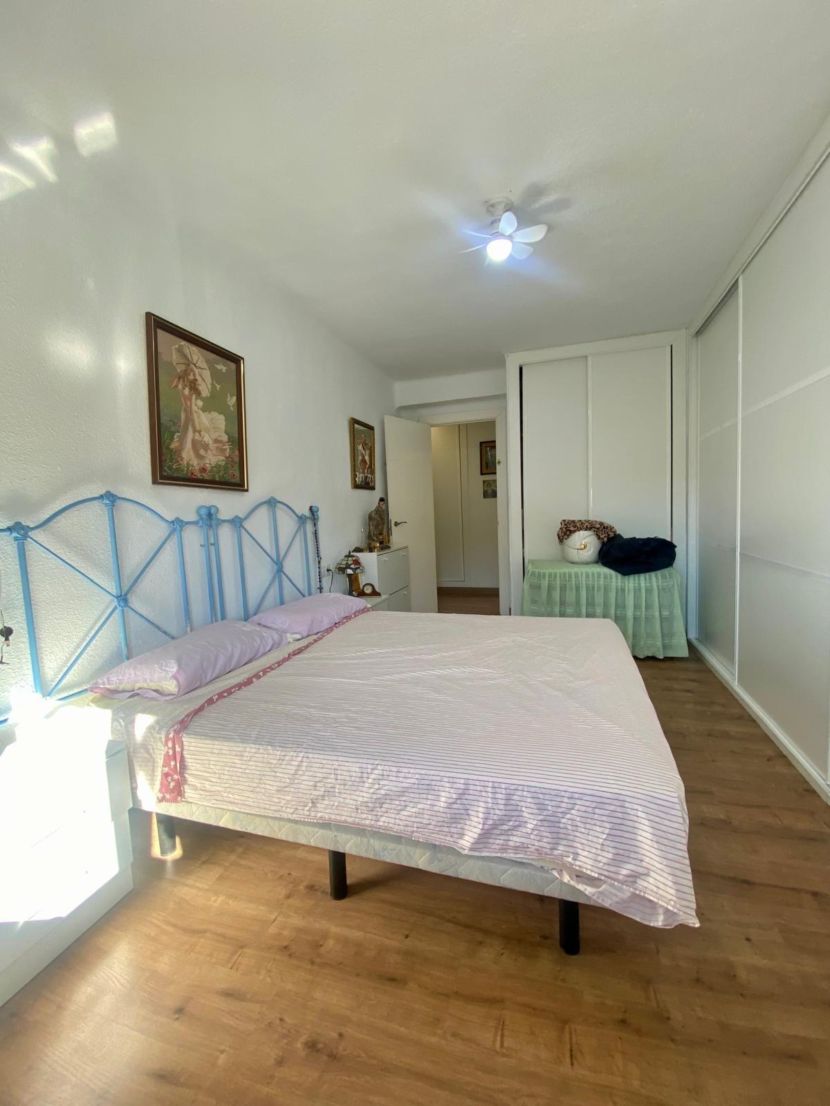 Piso en venta a 5 minutos andando de la playa, 4 habitaciones, amplia terraza y vistas.