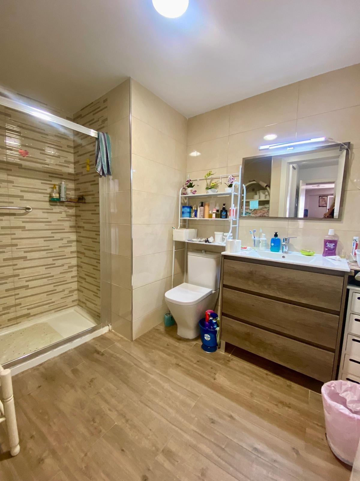 Piso en venta a 5 minutos andando de la playa, 4 habitaciones, amplia terraza y vistas.