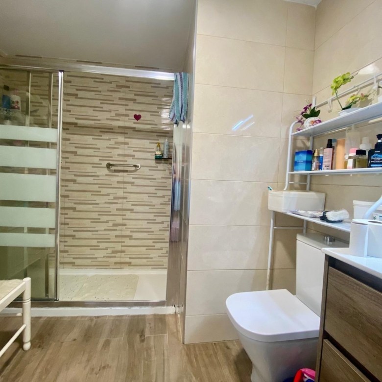 Piso en venta a 5 minutos andando de la playa, 4 habitaciones, amplia terraza y vistas.