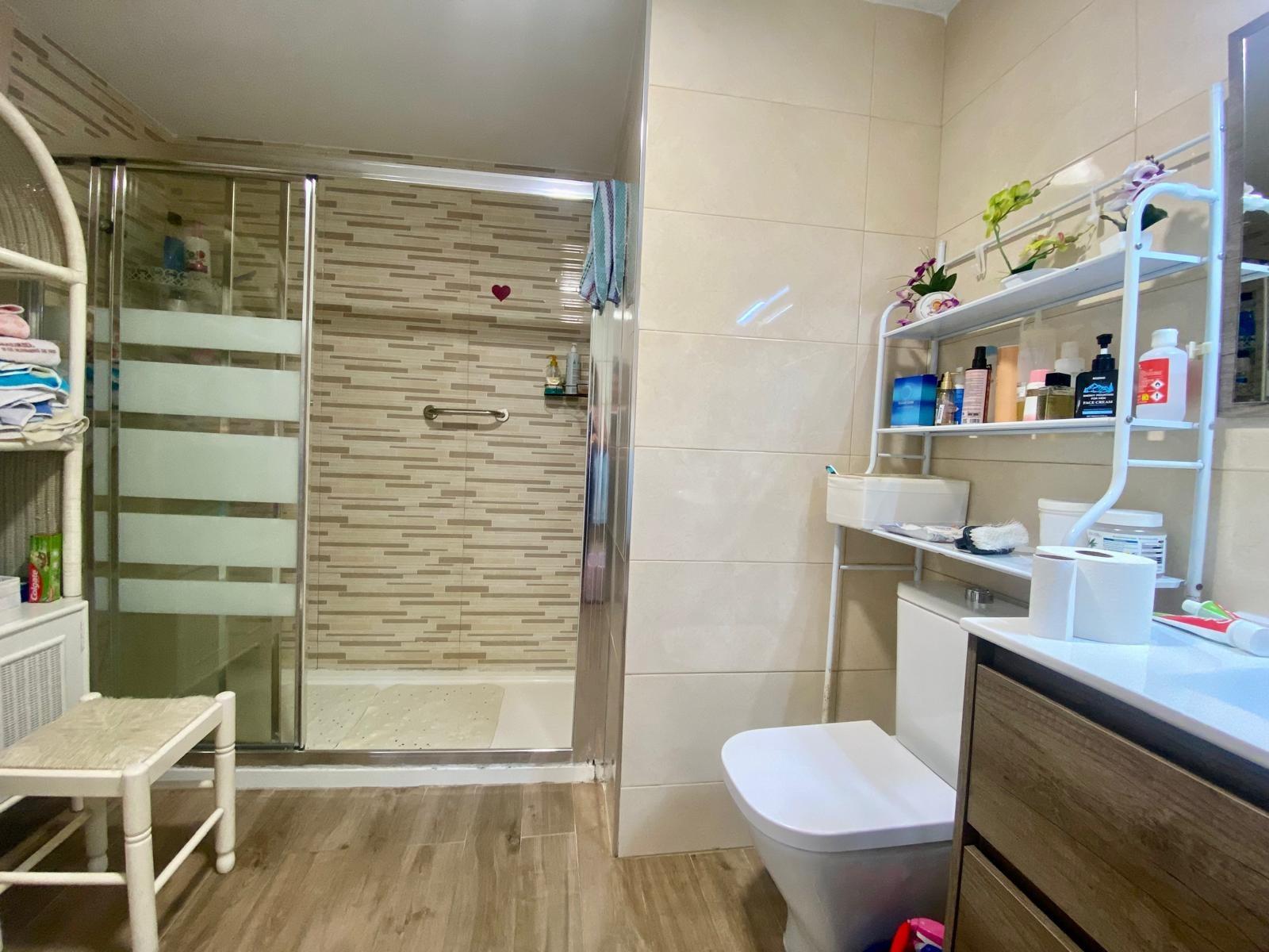 Piso en venta a 5 minutos andando de la playa, 4 habitaciones, amplia terraza y vistas.