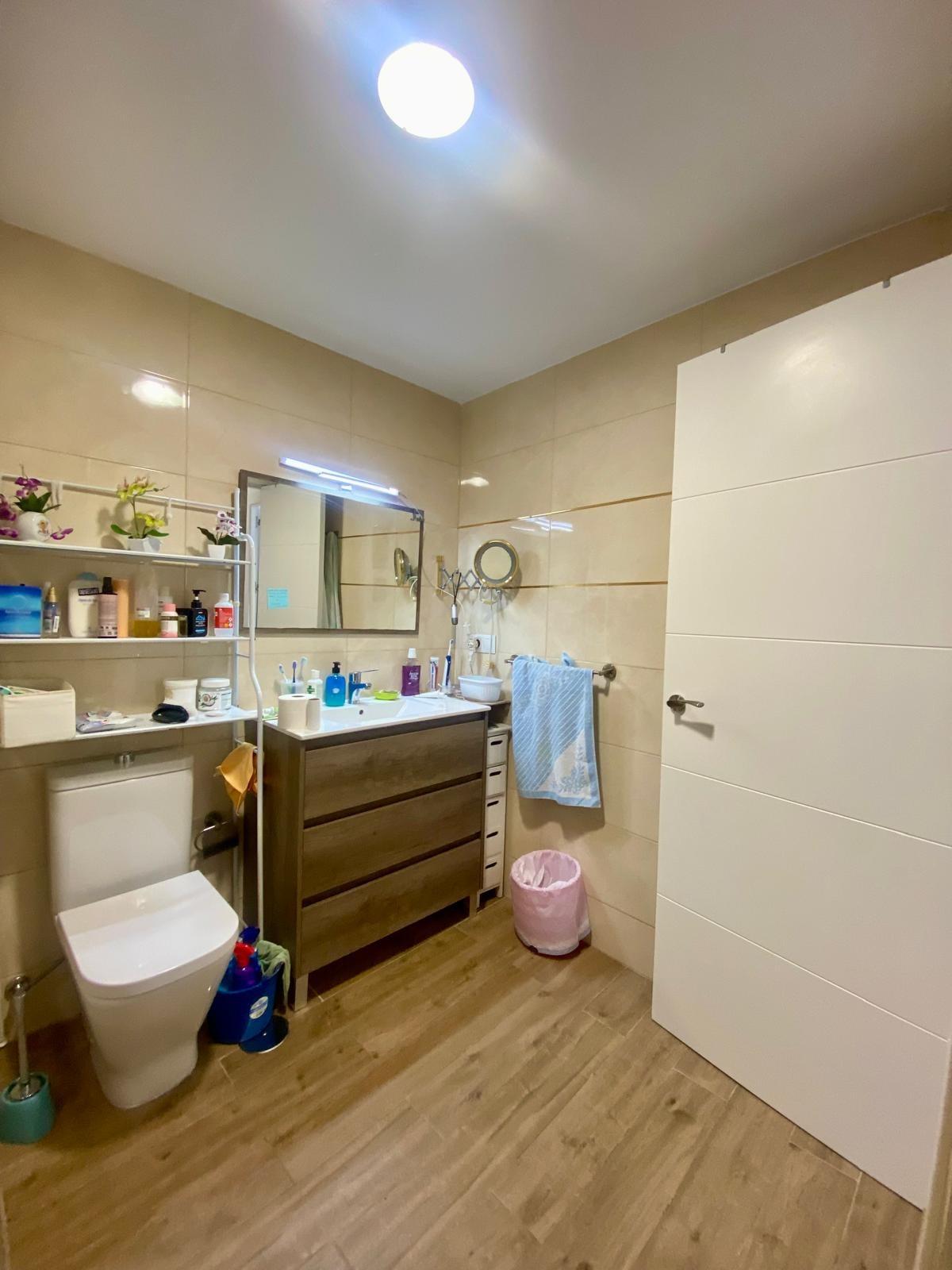 Piso en venta a 5 minutos andando de la playa, 4 habitaciones, amplia terraza y vistas.