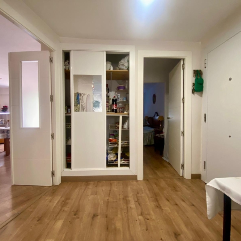 Piso en venta a 5 minutos andando de la playa, 4 habitaciones, amplia terraza y vistas.