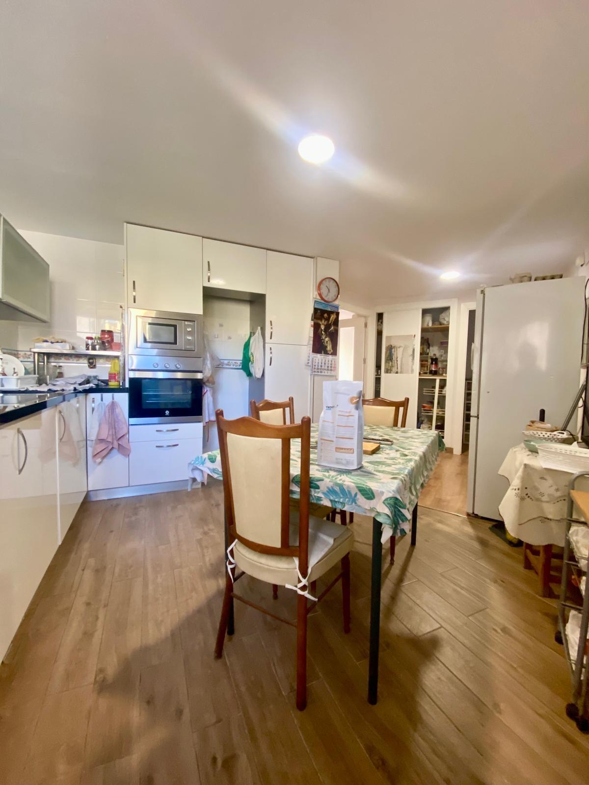 Piso en venta a 5 minutos andando de la playa, 4 habitaciones, amplia terraza y vistas.