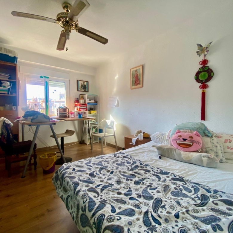 Piso en venta a 5 minutos andando de la playa, 4 habitaciones, amplia terraza y vistas.