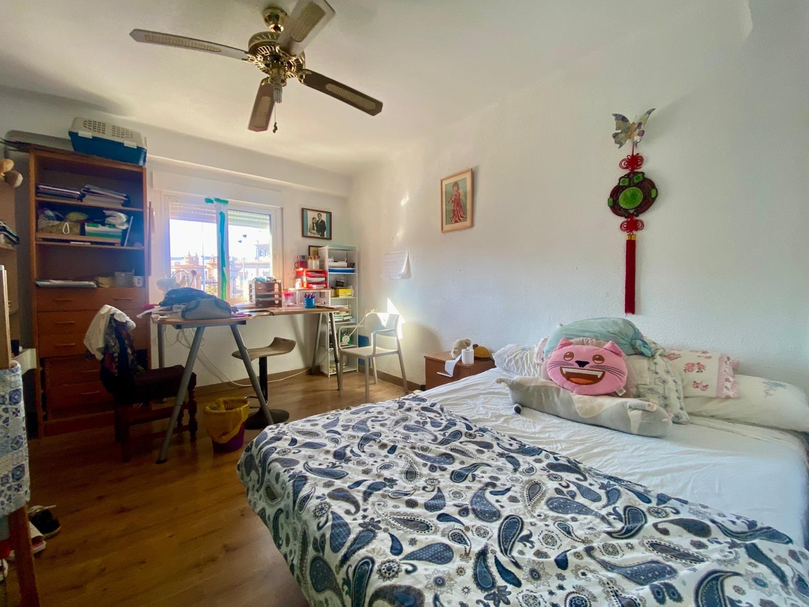 Piso en venta a 5 minutos andando de la playa, 4 habitaciones, amplia terraza y vistas.