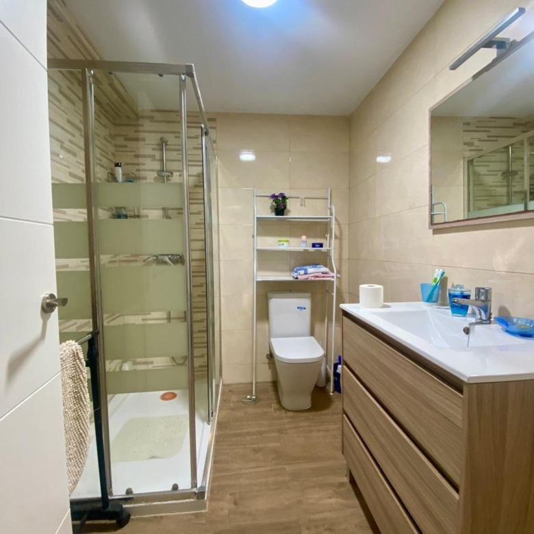 Piso en venta a 5 minutos andando de la playa, 4 habitaciones, amplia terraza y vistas.