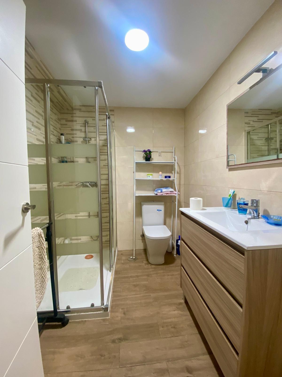Piso en venta a 5 minutos andando de la playa, 4 habitaciones, amplia terraza y vistas.