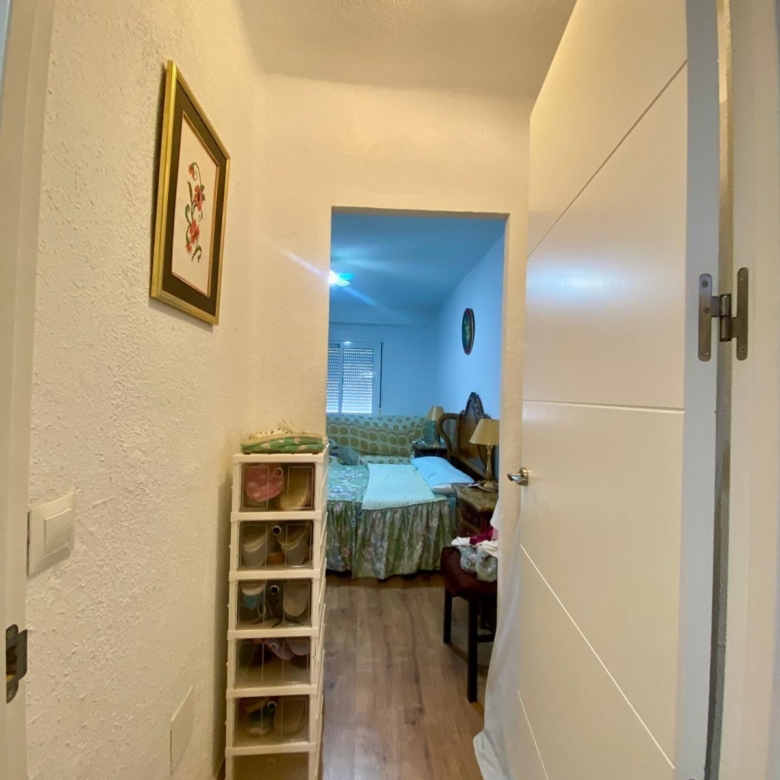 Piso en venta a 5 minutos andando de la playa, 4 habitaciones, amplia terraza y vistas.