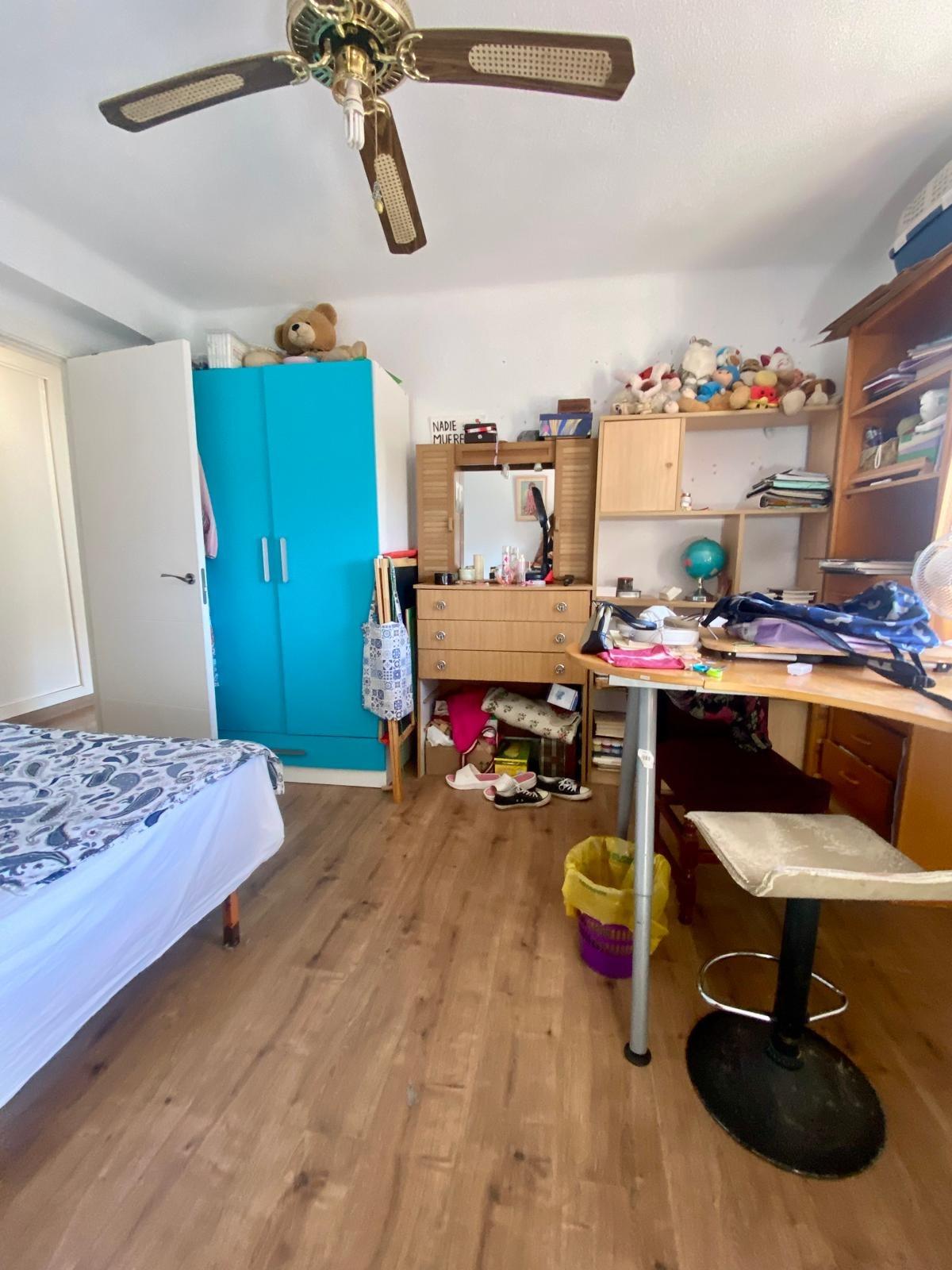 Piso en venta a 5 minutos andando de la playa, 4 habitaciones, amplia terraza y vistas.