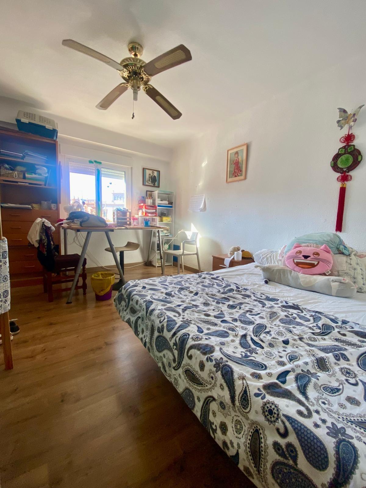 Piso en venta a 5 minutos andando de la playa, 4 habitaciones, amplia terraza y vistas.