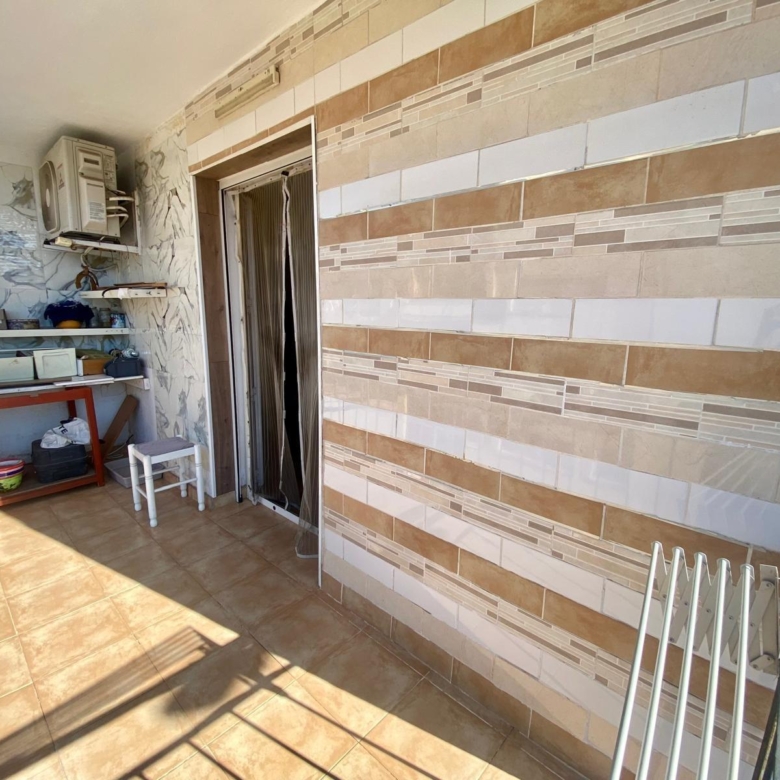 Piso en venta a 5 minutos andando de la playa, 4 habitaciones, amplia terraza y vistas.
