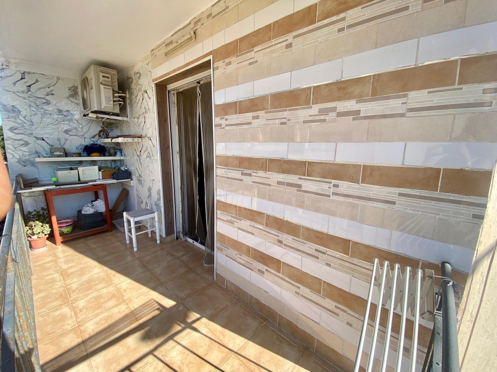 Piso en venta a 5 minutos andando de la playa, 4 habitaciones, amplia terraza y vistas.
