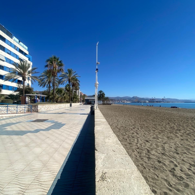 Piso en venta a 5 minutos andando de la playa, 4 habitaciones, amplia terraza y vistas.
