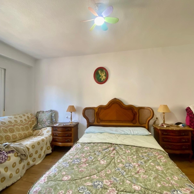 Piso en venta a 5 minutos andando de la playa, 4 habitaciones, amplia terraza y vistas.