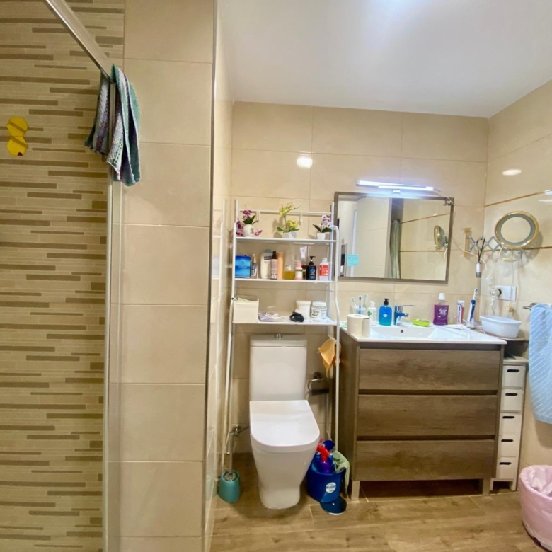 Piso en venta a 5 minutos andando de la playa, 4 habitaciones, amplia terraza y vistas.