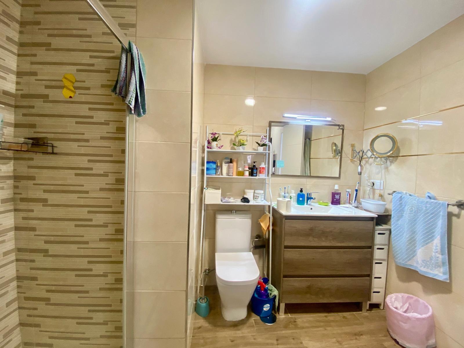 Piso en venta a 5 minutos andando de la playa, 4 habitaciones, amplia terraza y vistas.